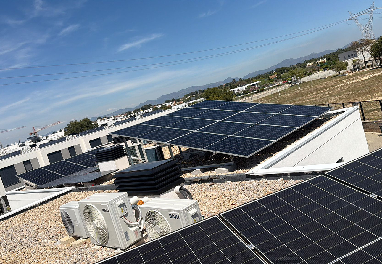 Instalación de Paneles solares - Trabajos en altura - Atate vertical